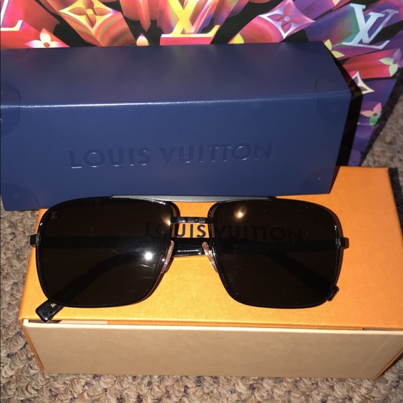 SOLD Louis Vuitton attitude sunglasses - Picture 2 of 3